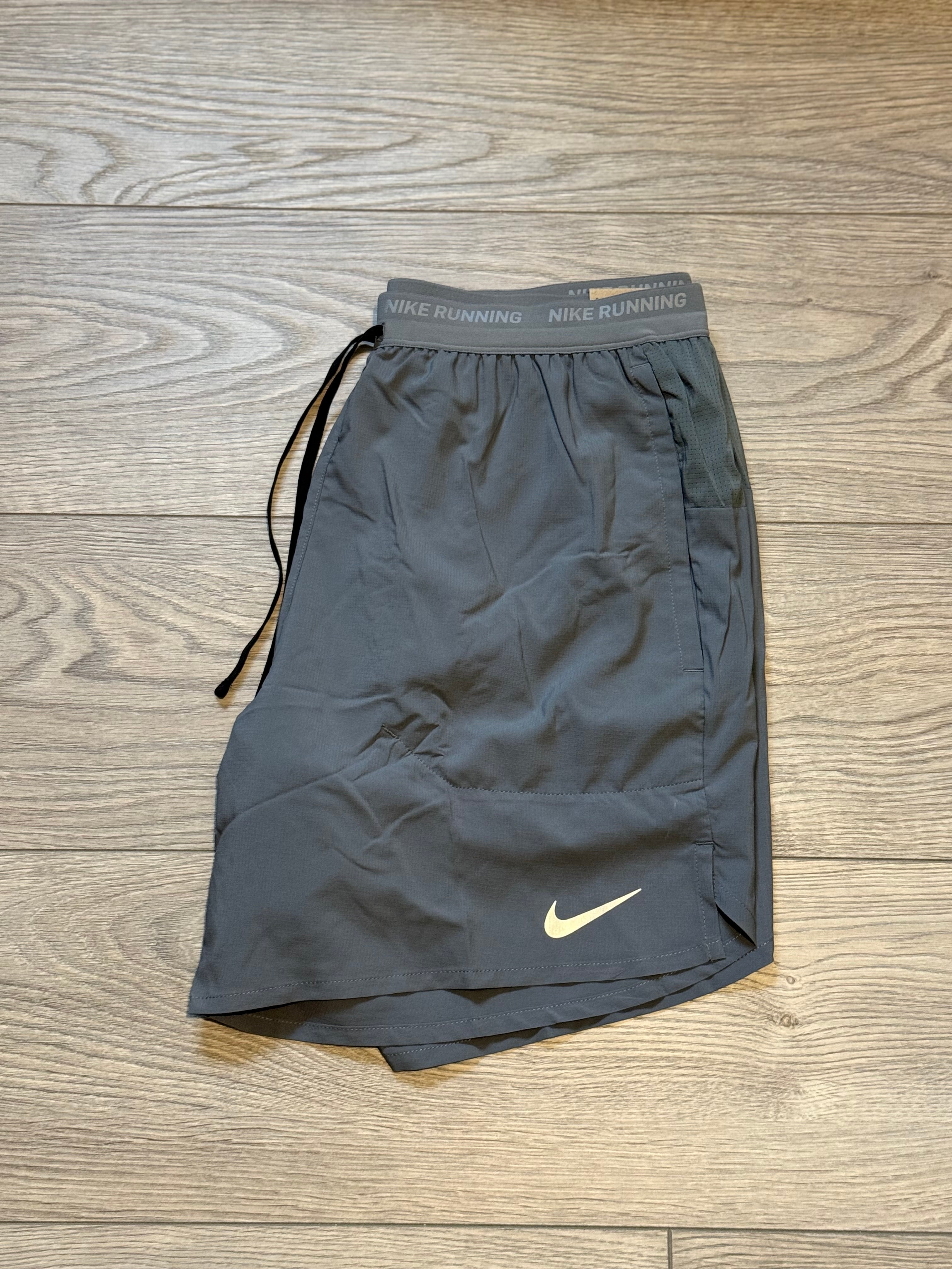 Nike shorts “grey”