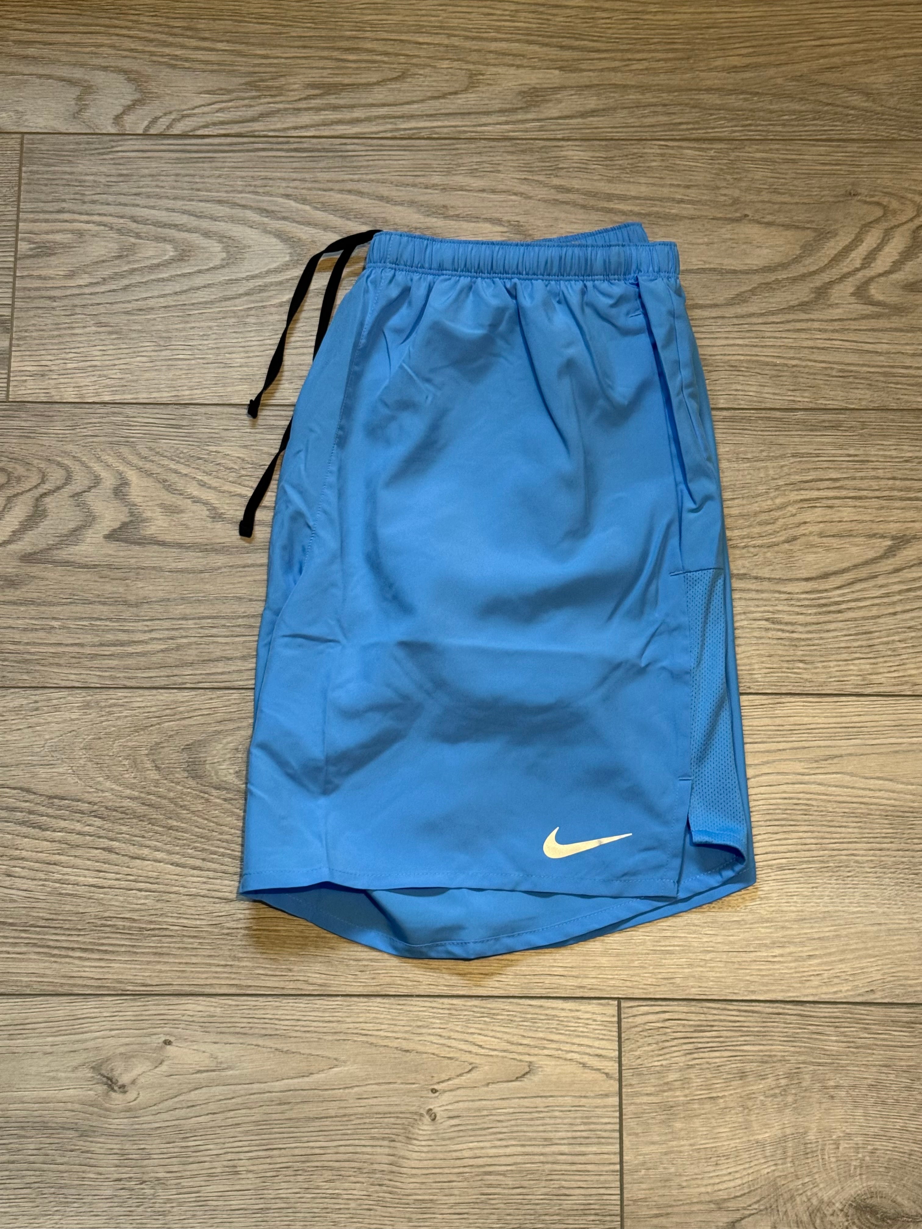 Nike shorts “university blue”