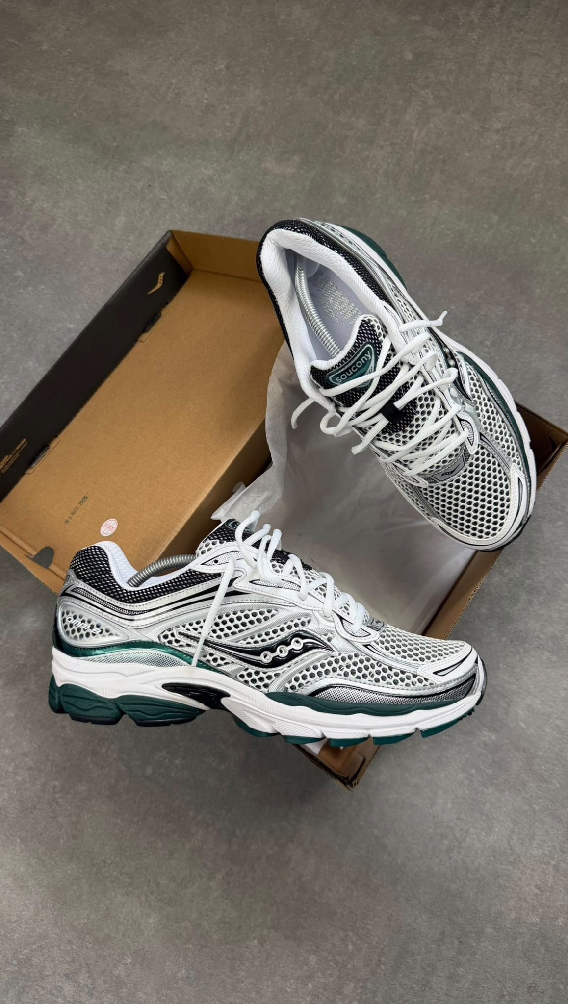 Saucony Pro Grid Omni 9 Pine Green